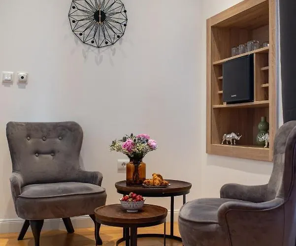 Luxury Lav Guest house 3*