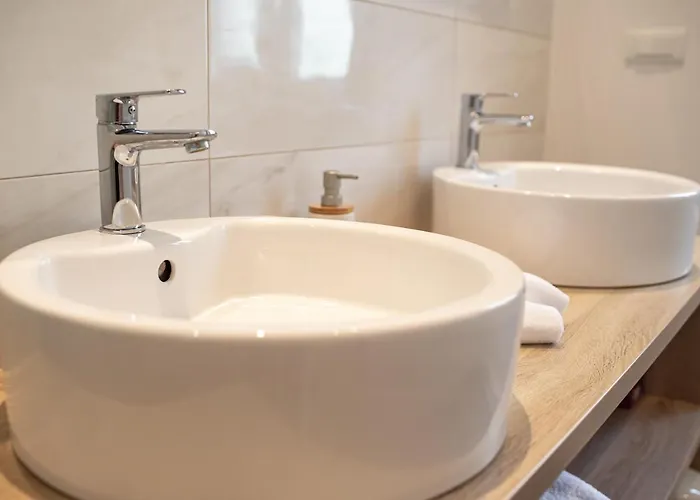 Luxury Lav Guest house 3*