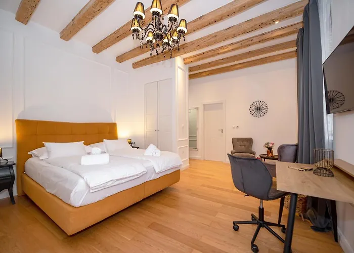 Luxury Lav Guest house